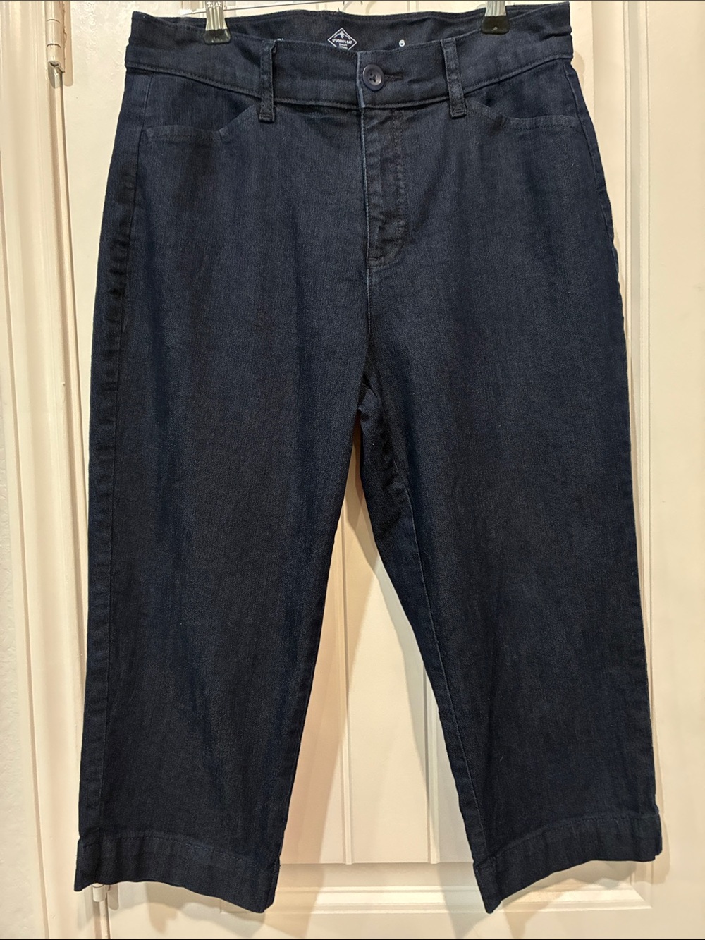 St. John's Bay women Relaxed Dark Blue Denim Capris will pass as new